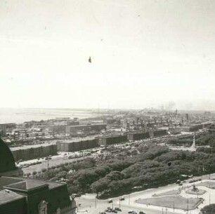 Reisefotos Argentinien. Buenos Aires. Blick aus einem Hochhaus über eine Parkanlage zum Plaza de Mayo
