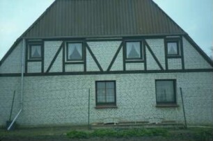 Fürstenkaten: Bauernhaus mit Blechdach: Giebelseite Wohntrakt