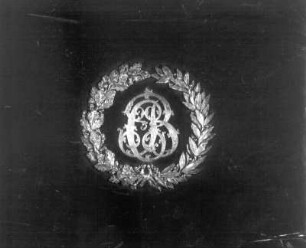 Jubiläumsmappe für Carl David Bouché mit Initialen, Eichen-und Lorbeerlaub. 340 x 416 mm. Dresden: Privatbesitz
