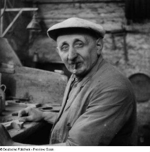 Berlin-Friedenau. Bildgießerei Hermann Noack. Former