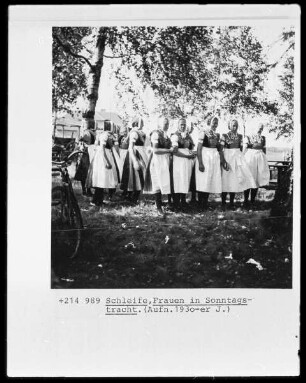 Schleife, Frauen in Sonntagstracht