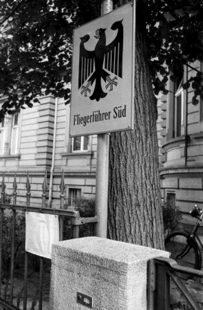 Provisorische Unterbringung der Dienststelle "Fliegerführer Süd" der Bundesluftwaffe im ehemaligen Gewerkschaftshaus in der Gartenstraße.