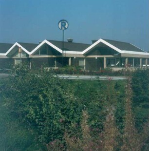 Gebäudeanlage der Raststätte Dollenberg bei Herborn an der Sauerlandlinie