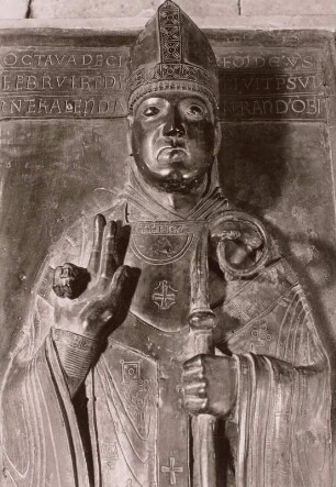Grabplatte des Erzbischofs Friedrich von Sachsen