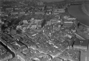 Dresden-Altstadt. : Nordwestlicher Teil zwischen Zwinger und Neumarkt. Luftbild-Schrägaufnahme von Südost