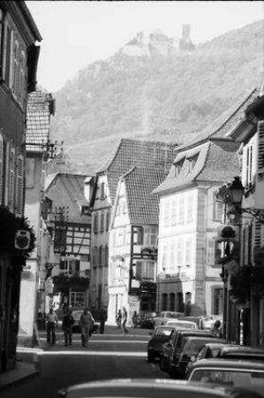 Rappoltsweiler, Ribeauvillé: Grand Rue mit Ulrichsburg