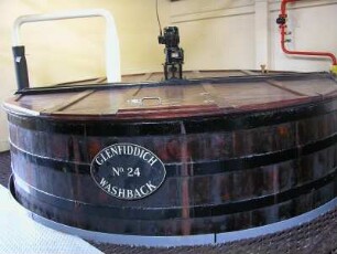 Sudkessel : Technische Anlagen in der weltbekannten schottischen Whisky-Destillerie Glenfiddich in Dufftown, aufgenommen im Juni 2005. Foto Uwe Gerig