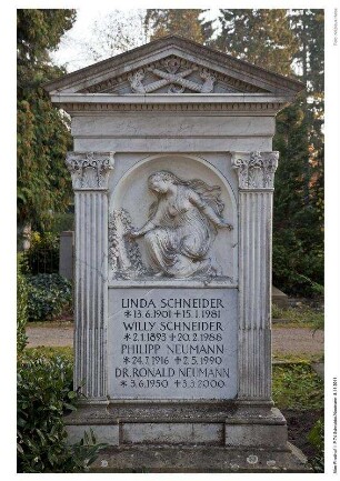 Grabmal Schneider / Neumann; Darmstadt, Alter Darmstädter Friedhof II P 74