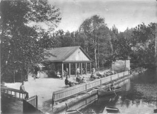 Tharandter Wald. Seerenteichbaude mit Gästen