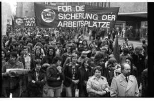 Kleinbildnegativ: Mai-Demonstration, Neukölln, Kreuzberg, 1977