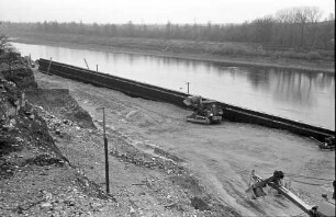 Rheinweiler: Autobahnbau am Rhein; Mauer am Rheinufer