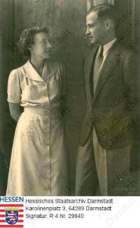 Ludwig Prinz v. Hessen und bei Rhein (1908-1968) / Porträt mit Ehefrau Prinzessin Margaret geb. Geddes (1913-1997) / stehend, einander zugewandt, Kniestücke
