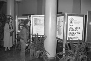 Jugendherbergswerk Landesverband Baden. Ausstellung im Foyer des Karlsruher Rathauses aus Anlass des 60jährigen Bestehens