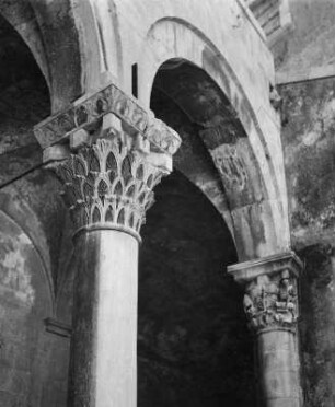 Bari. Staufische Kernburg (1233/12409). Innenhofarkaden