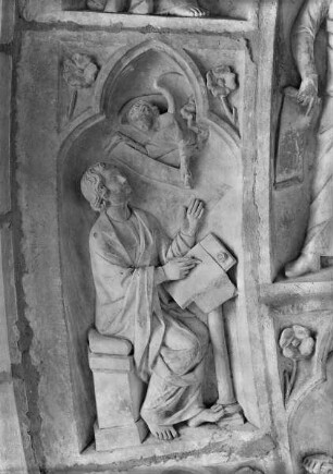 Südliches Westportal — Linke Archivolte — Johannes auf Pathmos