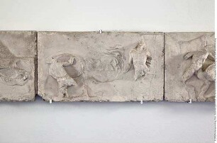 Abguß: Relief vom Südfries des Tempels der Athena Nike in Athen