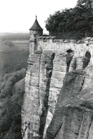 Königstein. Festung. Östlicher Wachturm und Brustwehr (nach 1600). Ansicht von Osten (von der Königsnase)