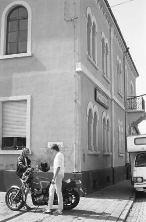 Jugendzentrum im alten Rathaus von Knielingen in der Saarlandstraße 16