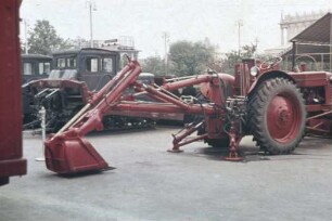 Heckbagger am Traktor MTS