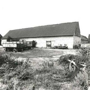 Schkeuditz-Kursdorf. Gehöft (ehemaliger Gutshof?), Hauptstraße , 2. Hälfte 19. Jahrhundert. Scheune, Feldansicht