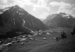 Mittelberg: Blick von der Sesselbahn auf Mittelberg