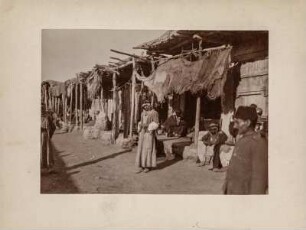 Markt in Mossul : Verkaufsstände mit Händlern in Mossul.