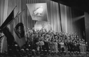 Veranstaltung zum Weltfriedenstag im Admiralspalast : Auftritt eines Chors
