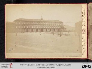 5. Napoli - Palazzo Reale e Vesuvio