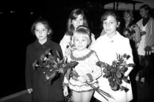 Freiburg: Hauptbahnhof; Rollschuhjugend in Erwartung des Weltmeisters; Michael Obrecht (Weltmeister 1971), Markus Gallmann (3. in Barcelona), Myrtil Haefs und Reinhard Strate (Tanzpaar, Bronzemedaille)