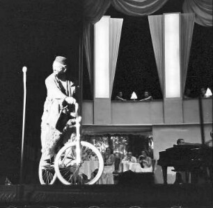 Scala: Eddie Gordon zu Rad (fahrend)