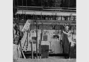 Bauarbeiten an der zerstörten Freitreppe der Nationalgalerie