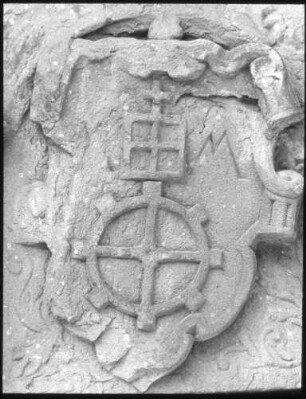 Grabplatte mit Mühlrad-Wappen