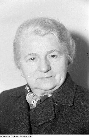 Porträtaufnahmen der Politikerin und Frauenrechtlerin Olga Körner