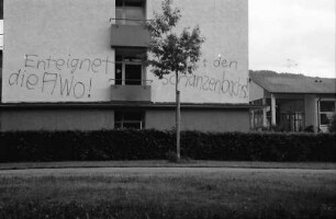 Freiburg: Beschmierte Hauswand, Arbeiterwohlfahrt