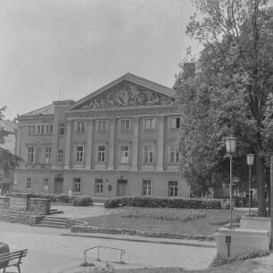 Bautzen Rot (+Kegel) : Bautzen. Deutsch-Sorbisches Volkstheater, Lauengraben. Ostseite mit Nordgiebel des1. Semperschen Hoftheaters in Dresden