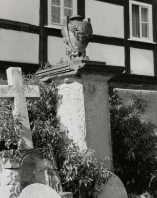 Grabkreuz der Familie Leuthold