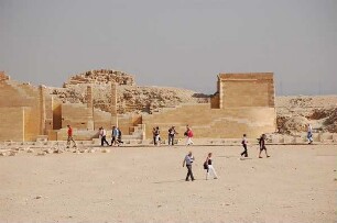 Kairo - Grabungsstätte von Sakkara : Grabungsstätte bei der Stufenpyramide von Sakkara, aufgenommen 2006 bei Kiaro