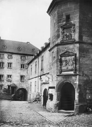 Im Schloß in Waldeck : Waldeck, Schloss Waldeck, Nordflügel, Hofseite mit Treppenturm