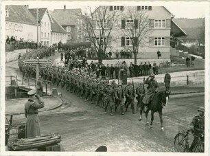 Marschierende Soldaten