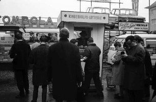 Freiburg: Eröffung der Tombola zugunsten Kinderlähmungsgeschädigter