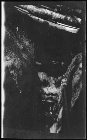 Maurepas (bei Péronne, Dep. Somme, Frankreich): "Revin-Stellung, Blick in den Treppenschacht meines Tel[egrafen]-Unterstands"
