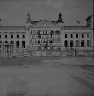 Ruine des Reichstagsgebäudes : Berlin (West), Platz der Republik 1. Ruine des Reichstagsgebäudes
