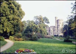 Potsdam, Park Babelsberg, Blick über den Pleasureground auf das Schloss.