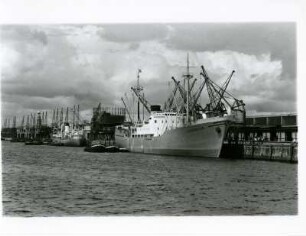 Hamburger Hafen. Schiff "Liebenstein" (1951)