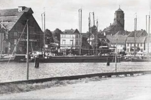 Wolgast, Hafen : Wolgast. Hafen am Peenestrom. Blick nach Südwesten zur Petrikirche