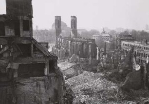 Dresden, Ruine der Sophienkirche, Ansicht vom ehemaligen Modehaus Möbius in der Wilsdruffer Straße aus