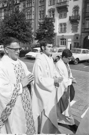 Primiz von Neupriester Dr. Bernd Uhl in der Bonifatiuskirche