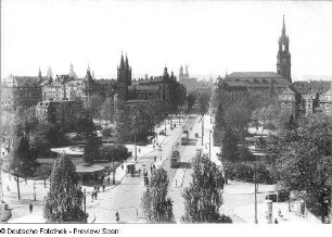 Blick vom Hochhaus über die Hauptstraße mit Pfarrkirche Franciscus Xaverius und Dreikönigskirche