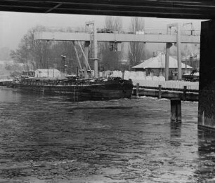 Frachtschiff im Hafen