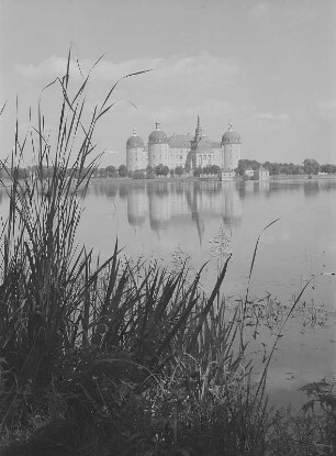 Moritzburg. Blick zum Schloß